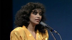 עפרה חזה. 1986