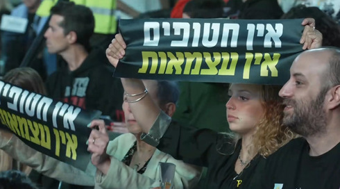 הדלקת משואות לצד כיבוי: ישראל חוגגת 76 שנות עצמאות בצל המלחמה
