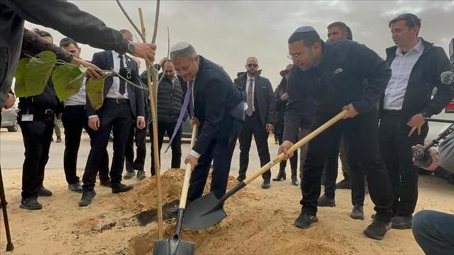 איתמר בן גביר בנטיעות בעוטף עזה