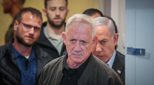 גורם דיפלומטי ערבי טוען: בכירים ממדינות ערביות מנהלים במהלך המלחמה שיחות עם גנץ