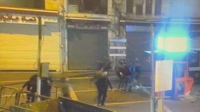 תיעוד ממעצר החשוד בתקיפת שוטר בהר הבית 21.05.21