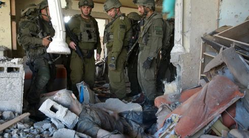 מוקף בבכירי צה"ל: שנה לחיסול סינוואר – והתיעוד החדש שנחשף מהזירה