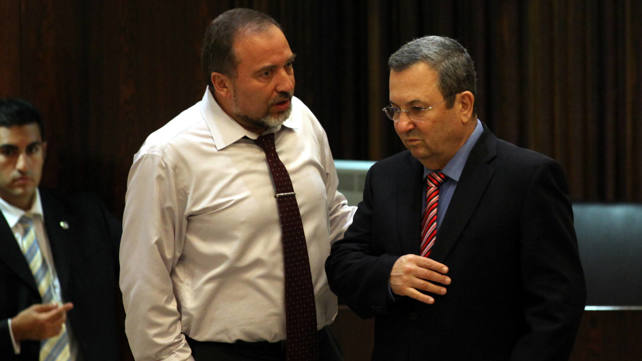 אהוד ברק ואביגדור ליברמן במליאת הכנסת,