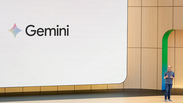 סגן נשיא חטיבת Gemini בגוגל, ג'וש וודוורד בכנס של החברה