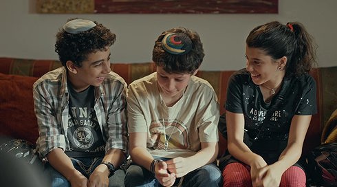 בני מצווה | פרק 15 - פופקורן בשלושה צבעים