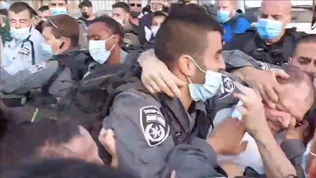 תקיפת עופר כסיף על ידי שוטרים במזרח ירושלים