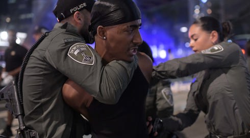 5 שוטרים נפצעו בהפגנת "צדק לרפאל" - אחד מהם מדקירה