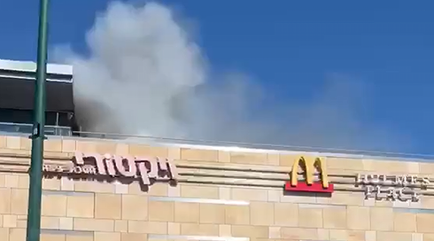 קניון שבעת הכוכבים בהרצליה פונה בעקבות שריפה