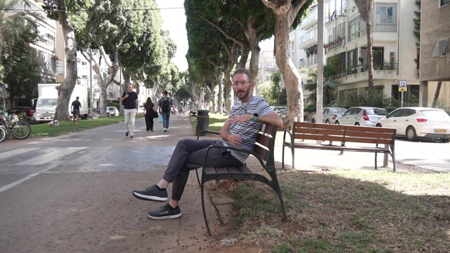 שאול אמסטרדמסקי, סדרת הכתבות מחזיקים מעמד