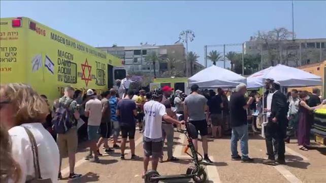 תור במתחם תרומות הדם של מד"א בכיכר רבין בתל אביב עבור הנפגעים באסון במירון 30.04.21