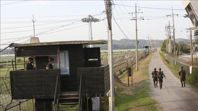 חיילים בקוריאה הדרומית מפטרלים סמוך לגבול עם קוריאה הצפונית 15.06.20