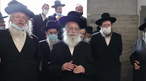 חסידות גור יוצאת לרחובות בקרב בין החצרות היריבות