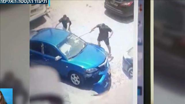 תיעוד: ויכוח על מקום חנייה - הפך לקטטה אלימה
