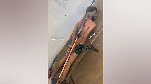 תִיעוד של עצור פלסטיני בעזה שעורר סערה