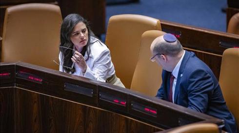 למרות הפרישה: בנט נשאר מעורב בקמפיין ימינה