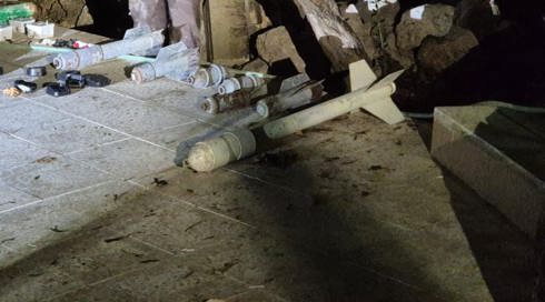 מצבור רקטות מוכנות לשימוש אותר בכפר פלסטיני סמוך לטול כרם