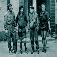 חיילי צבא המולדת במהלך המרד, 1944