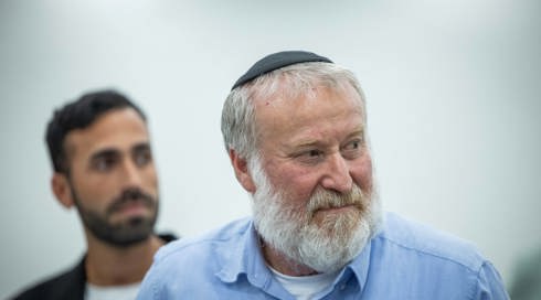 בניגוד לטענה בבג"ץ: התיק נגד מנדלבליט לא נסגר רשמית