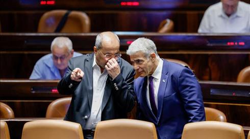 לפיד העביר מסר לטיבי ועודה: עדיף לכם לרוץ בלי בל"ד