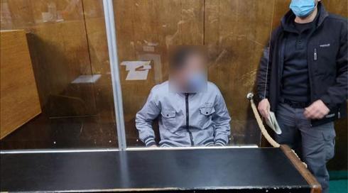 "דקר וחנק עם כרית": בן 19 נאשם ברצח בן 61 בתל אביב