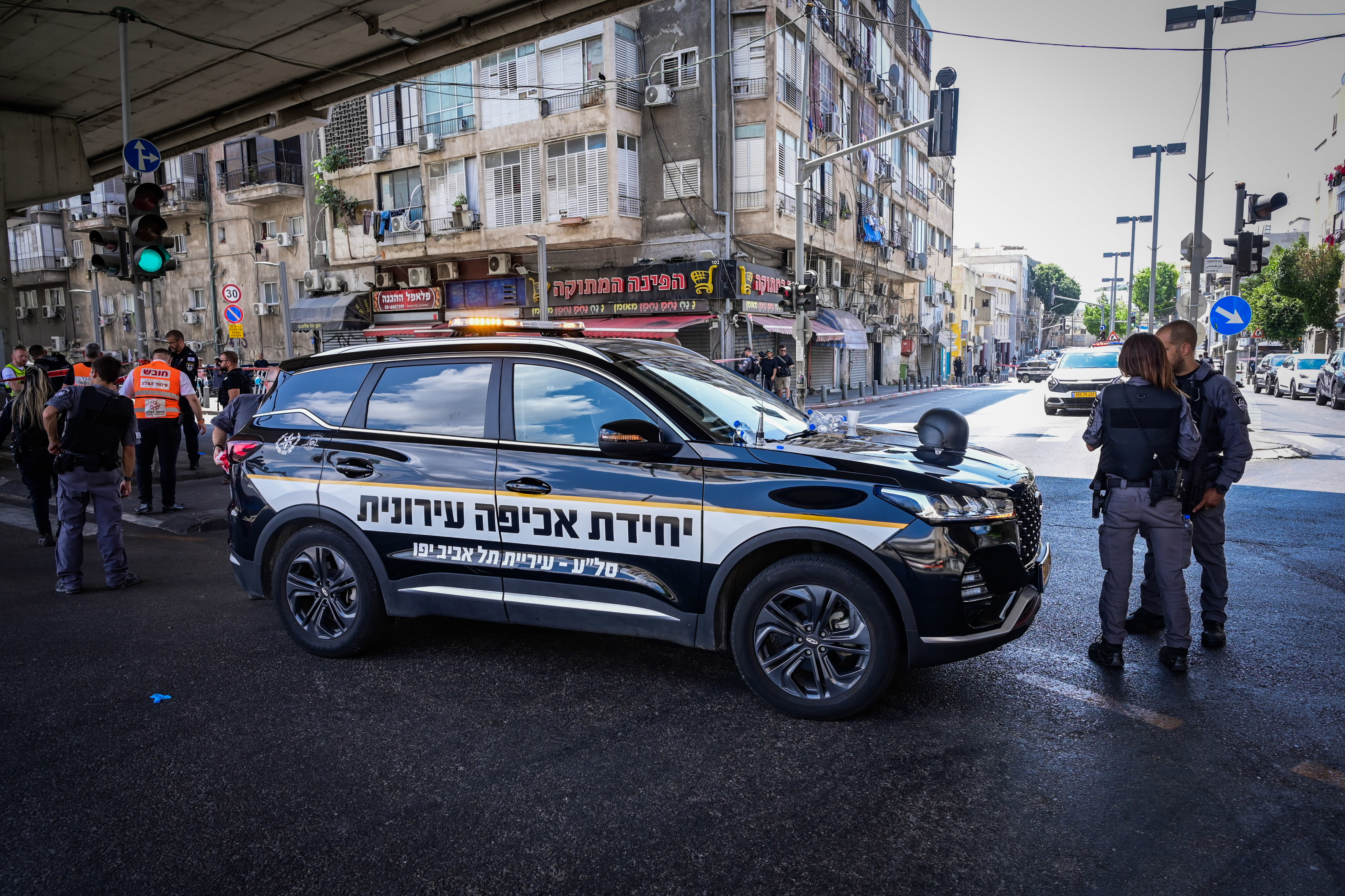 המשטרה בזירת הרצח ברחוב לוינסקי