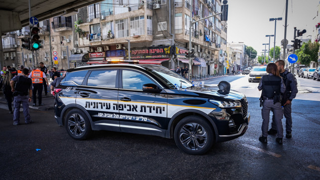 המשטרה בזירת הרצח ברחוב לוינסקי