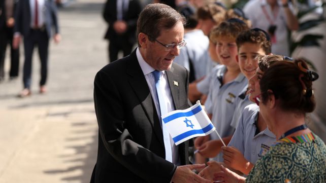 הנשיא הרצוג בביקור בבית הספר מוריה בסידני, הבוקר