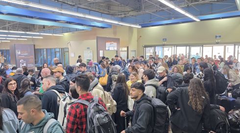 מאות ישראלים תקועים בירדן - בגלל ביטולי טיסות: "הילדים בוכים"