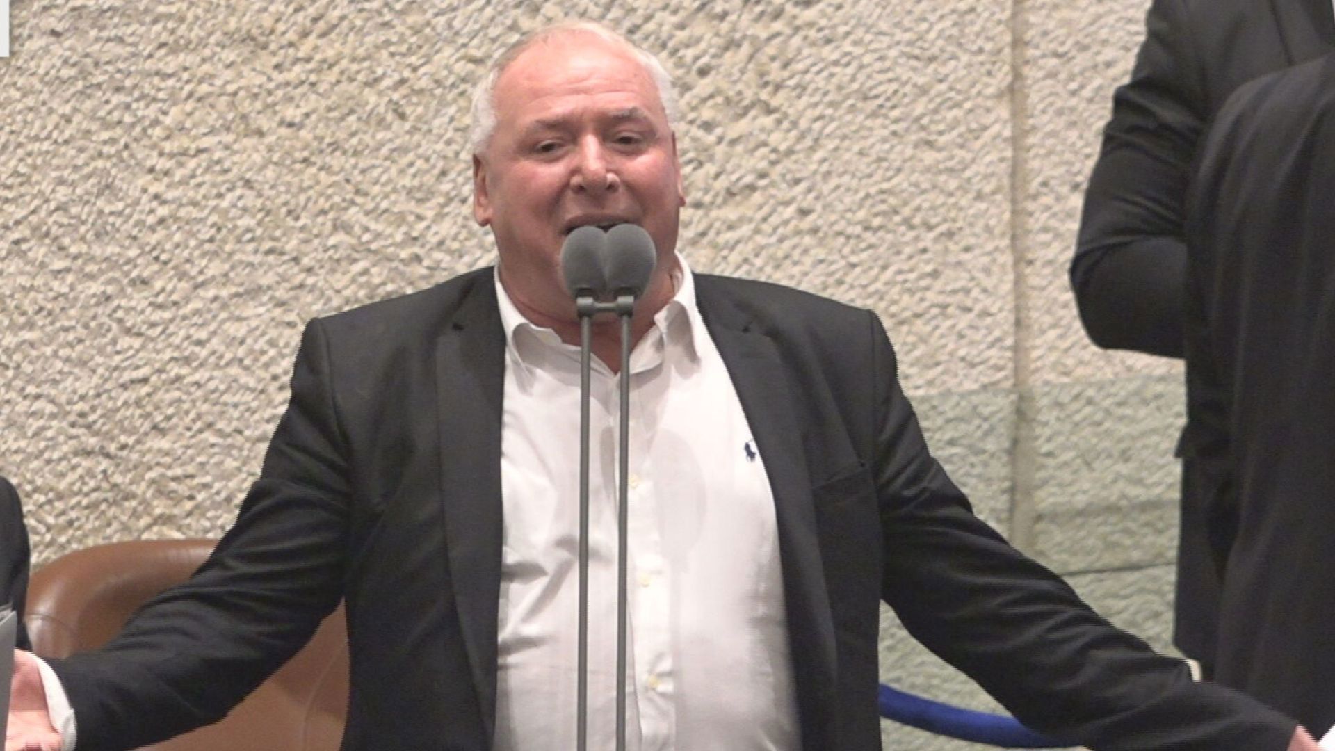 דוד אמסלם במליאה בליל ההצבעות על התקציב 23.05.23