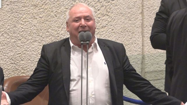 דוד אמסלם במליאה בליל ההצבעות על התקציב 23.05.23