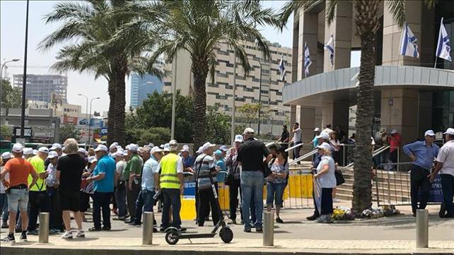 הפגנה בצומת עזריאלי 