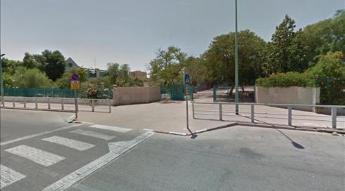 תקיפת המורה בב"ש - אחת החשודות: "זו עדות שקר, אקטע לה אצבע אצבע"