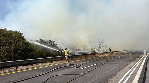 השריפה בבן שמן נבלמה; כבישים 1 ו-6 נפתחו לתנועה