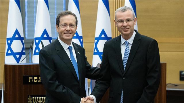 יריב לוין ויצחק הרצוג בכנסת, יוני 2021