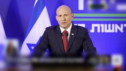 ישנה כיוון? בנט חזר בתנופה לבחירות 2026 - אבל בסקרים הוא מאבד קולות