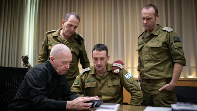 שר הביטחון גלנט, הרמטכ"ל הלוי, ראש אמ"ץ בסיוק וראש אמ"ן בינדר