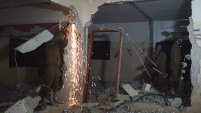 כוח צה"ל בביתו של המחבל, הלילה