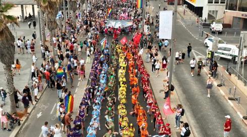 המשאיות יצאו לדרך: 150 אלף חגגו במצעד הגאווה בתל אביב