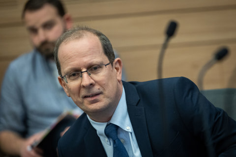 רז נזרי