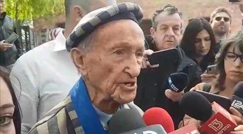 "רק המתים יכולים לסלוח": ניצול השואה שעמד בכניסה לאושוויץ