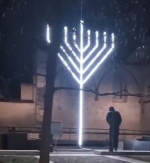 חנוכייה בלביב באוקראינה