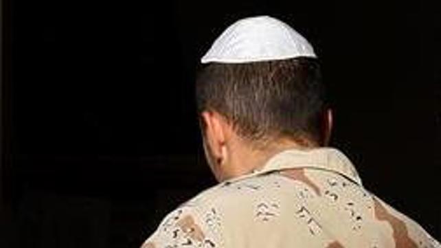 חייל בכלא צבאי