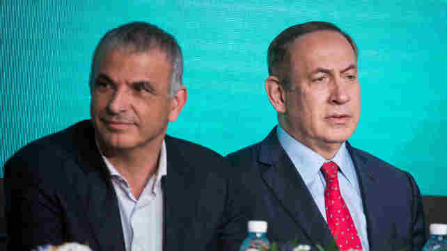 מימין: ראש הממשלה בנימין נתניהו ושר האוצר משה כחלו