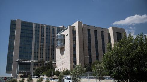 המנהל בהדסה עין כרם שנחקר בחשד להטרדות מיניות - פרופ' רון כרמלי
