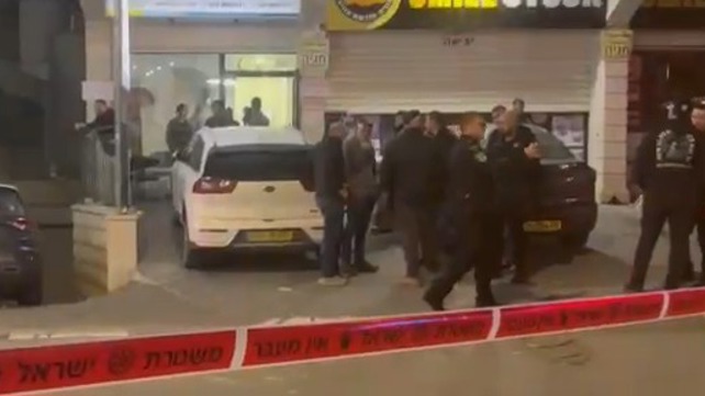 משטרה מחוץ לקופת החולים בכפר יאסיף שבה נרצח רופא
