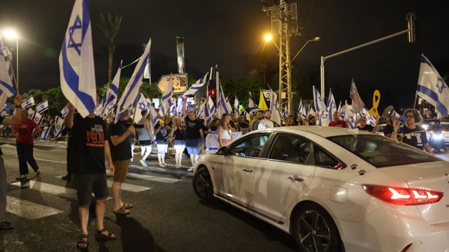 הפגנה בקריאה להשבת החטופים בצומת רעננה