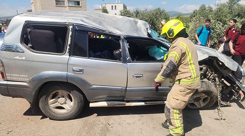 רכב התהפך ופגע בתחנת אוטובוס בסחנין: 10 פצועים, 3 במצב קשה