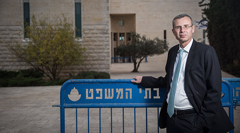 יריב לוין מודיע שיכנס את הוועדה לבחירת שופטים בתוך 15 יום