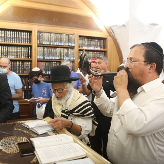 Rosh Hashana es mucho más que reunirnos a comer en familia. Entrevista al rabino David Tabachnik