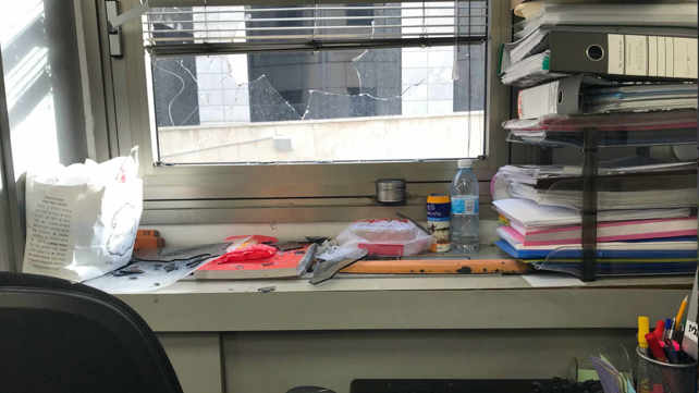 חלון שנופץ בעיריית אשדוד